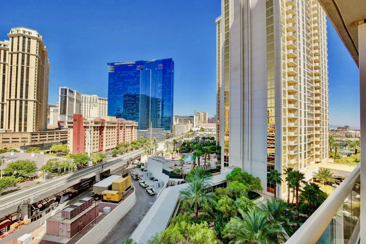 Strip View Balcony Suites - No Resort Fee ! ラスベガス 米国