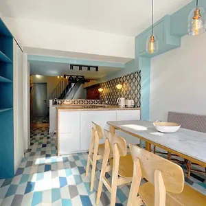 appartement-atypique-au-pied-du-sacre-coeur.fr-paris.fr/